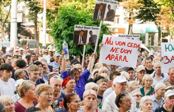 Un nou protest în fața Procuraturii Generale. Mii de oameni au cerut eliberarea deputatului Partidului „ȘOR”, Marina Tauber